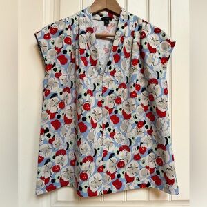 Ann Taylor Factory Blue, White and Red Floral Capped Sleeve V Neck Blouse. M